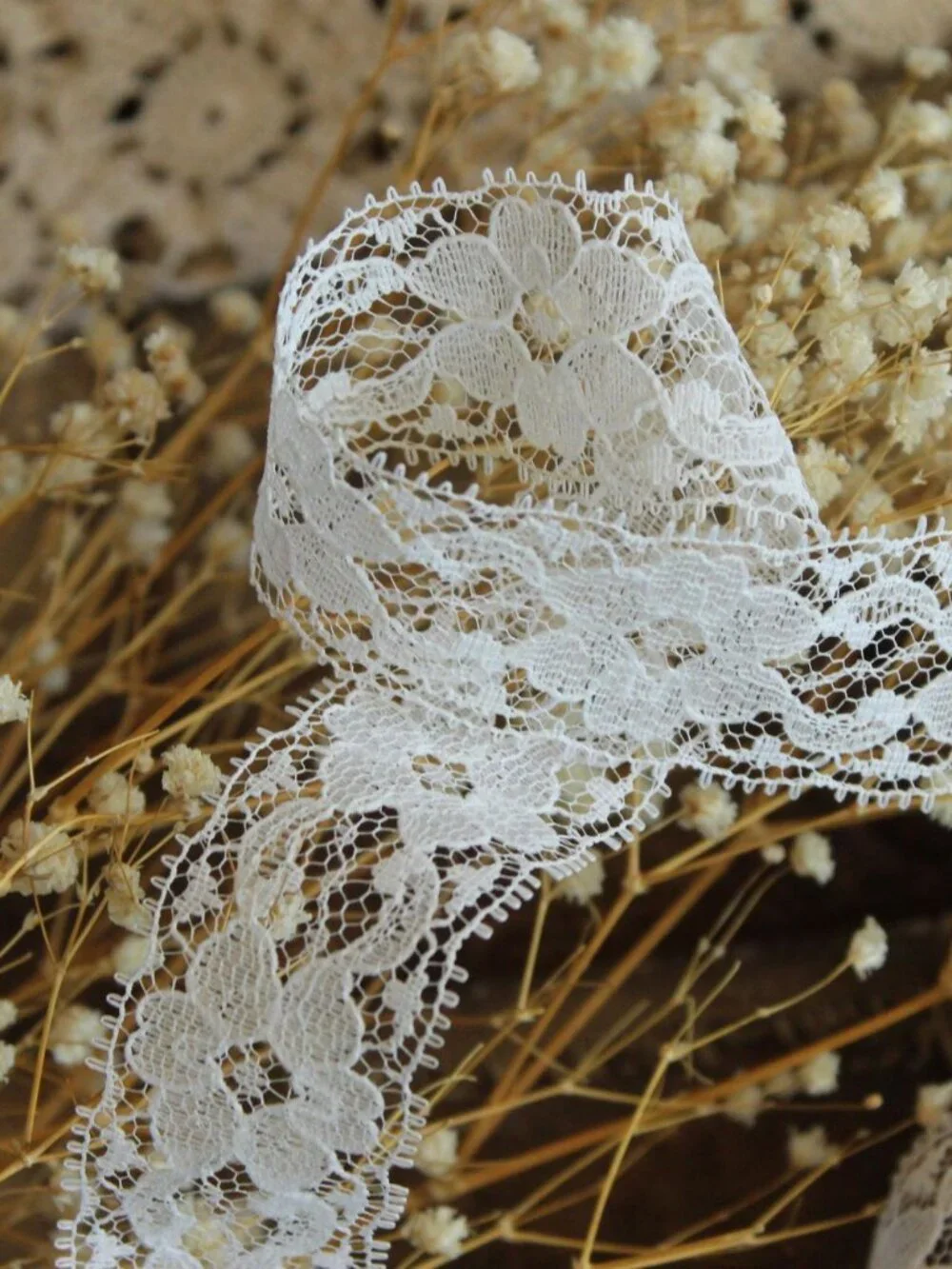 Vintage 1980s White Raschel Floral Lace Trim, Offray 3 Yards, 1.25